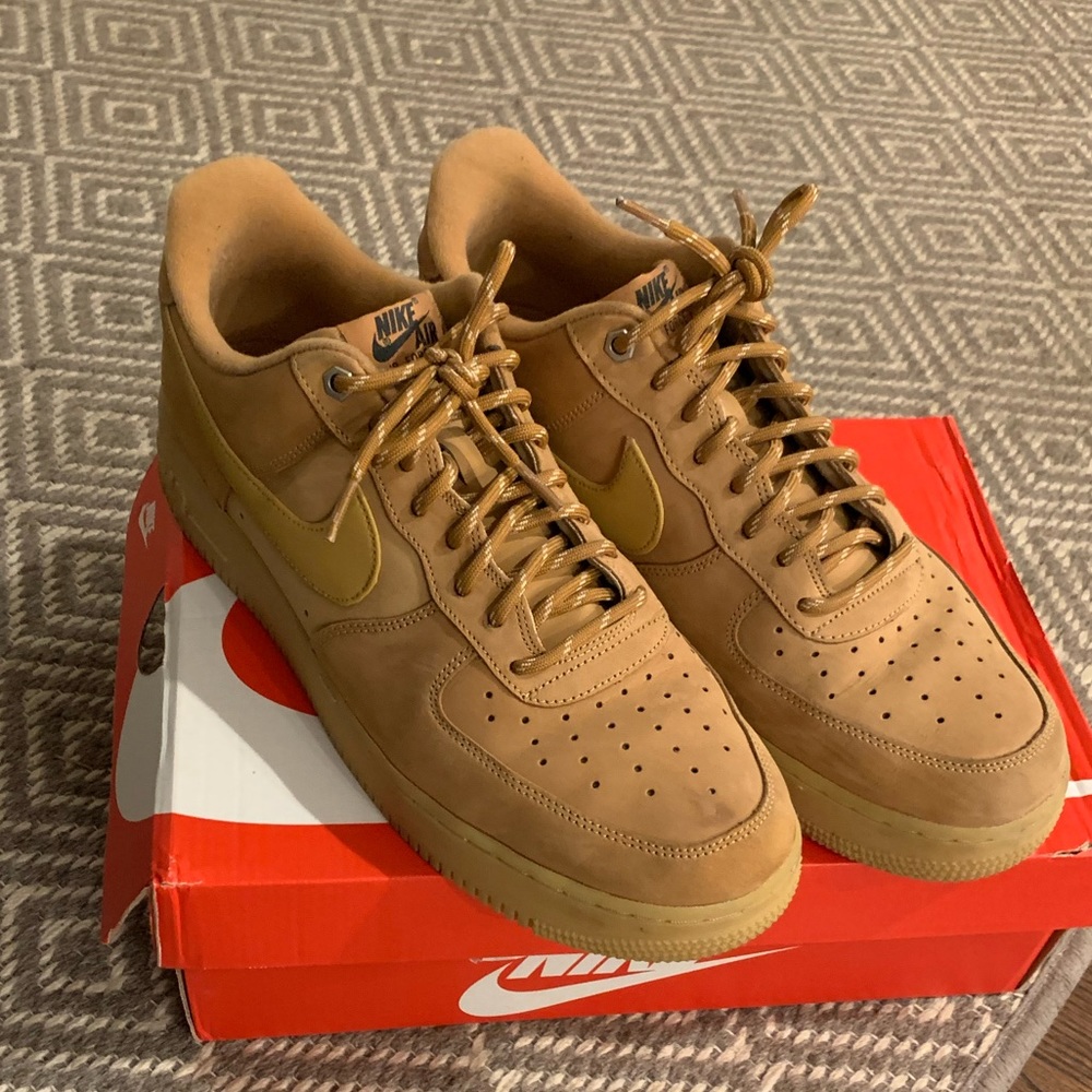 Nike suede low tops